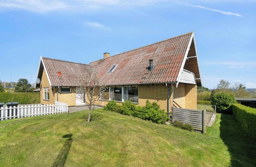 Sandkaas Villa | Modern holiday home with sea view in Tejn