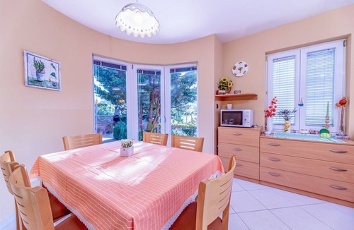 Jurandvor Apartment | Modern holiday flat with garden, deckchair, WiFi, air conditioning