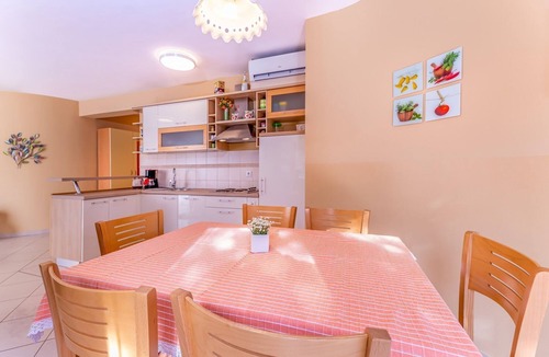 Jurandvor Apartment | Modern holiday flat with garden, deckchair, WiFi, air conditioning