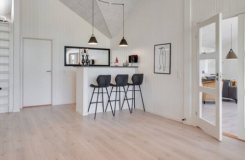 Mommark Strand House | Modern holiday home with pool, activity room, WiFi, oven and large kitchen