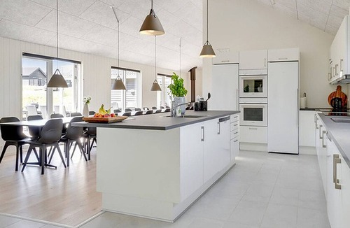 Mommark Strand House | Modern holiday home with pool, activity room, WiFi, oven and large kitchen