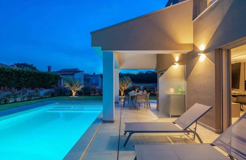 Vrvari Villa | Modern holiday home Alina with swimming pool