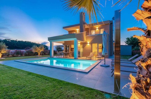 Vrvari Villa | Modern holiday home Alina with swimming pool