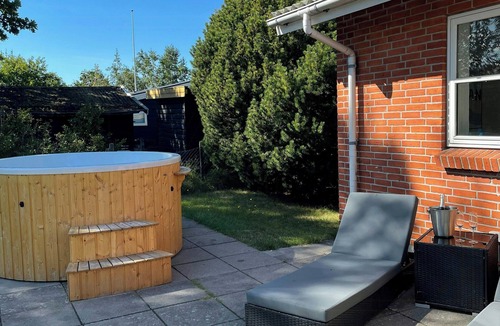 Grena Strand House | Modern holiday home with spa at Grenaa Beach