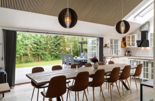 Hoensinge House | Modern Holiday Home With Hot Tub And Nature