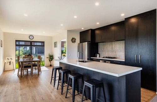 Rainbow Point House | Modern Holiday Retreat – Relax & Unwind in Style