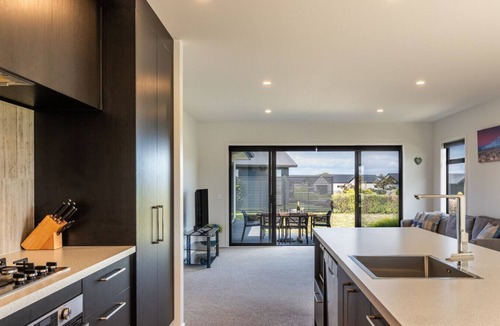 Rainbow Point House | Modern Holiday Retreat – Relax & Unwind in Style