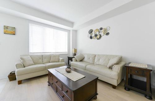 Thorold House | Modern Home 10 mins from Niagara Falls & Main Attraction with Free 2 Parkings