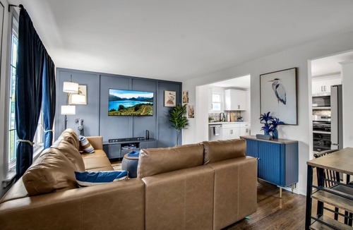 Cheektowaga House | Modern Home 3 Minutes from Airport!