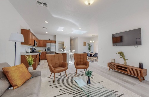 Mesa Del Sol Innovation Park House | Modern Home 3BR Next to Netflix, Airport, Casino