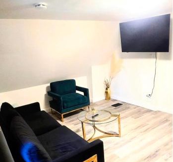 Downtown Niagara Falls Apartment | Modern Home 5-minute Walk 2 Falls, Winter Getaway!