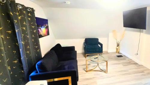 Downtown Niagara Falls Apartment | Modern Home 5-minute Walk 2 Falls, Winter Getaway!