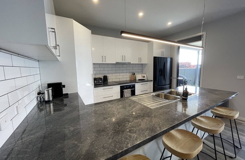 Mansfield House | Modern Home Away From Home