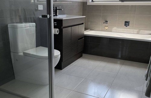 Mansfield House | Modern Home Away From Home