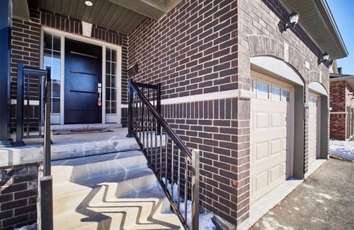 Courtice House | Modern home away from home in Courtice