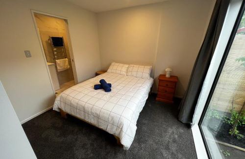 Te Atatu South House | Modern Home by the Reserve