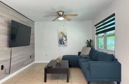 Fort Lauderdale House | Modern home close to Casino (#1)