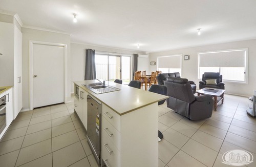 Portland North House | Modern home close to CBD