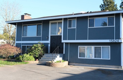 Burien House | Modern Home - Close to Downtown and SEATAC - Sleeps 8