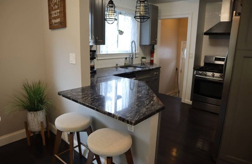 Ampere Apartment | Modern Home Close to NYC!