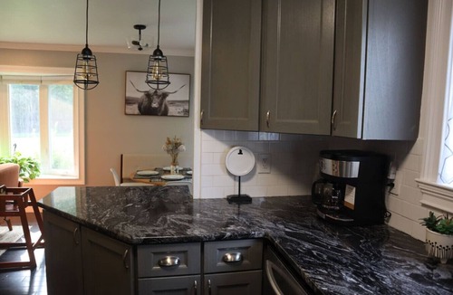 Ampere Apartment | Modern Home Close to NYC!