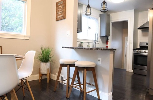 Ampere Apartment | Modern Home Close to NYC!