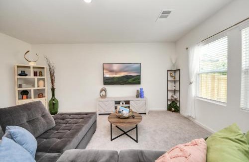 Northside House | Modern Home, Comfort, Close to Everything