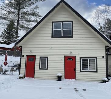 Lake Placid House | Modern Home &Cozy