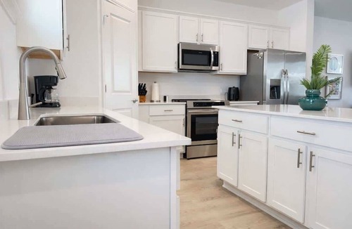 Round Rock House | Modern Home | Downtown, Nature Trails, Kalahari