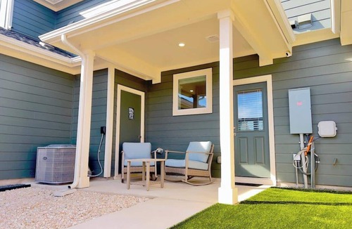 Round Rock House | Modern Home | Downtown, Nature Trails, Kalahari