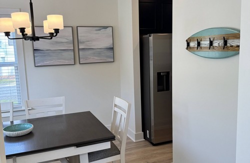 Wilmington House | Modern Home · Downtown Wilmington · Pet Friendly · Sleeps 10 · Fully Fenced Yard