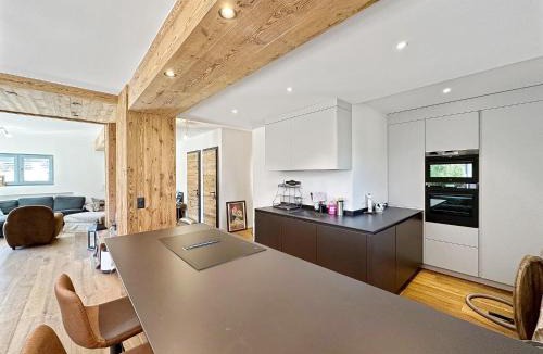Lens Ski Chalet | Modern Home for 8 near Crans-Montana - Terrace - Fireplace