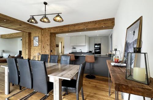 Lens Ski Chalet | Modern Home for 8 near Crans-Montana - Terrace - Fireplace