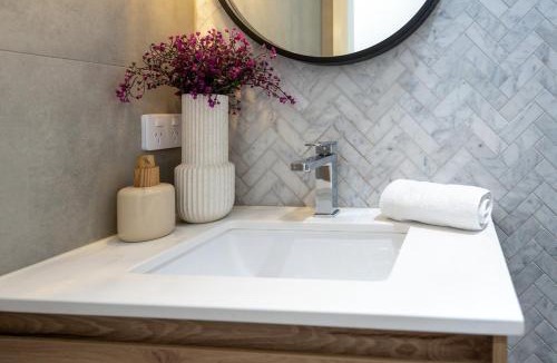 Preston House | Modern Home - gr8 4 groups by Custom Bnb Hosting