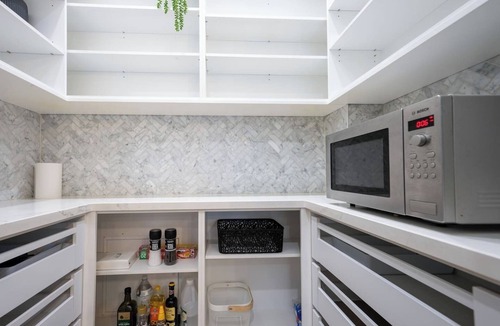 Preston House | Modern Home - gr8 4 groups