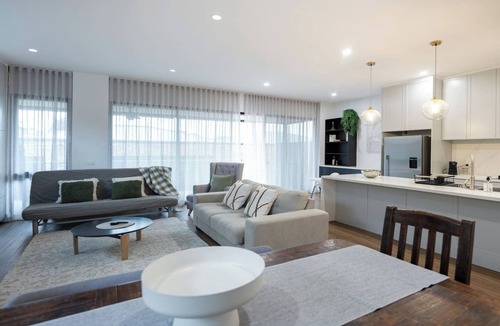 Preston House | Modern Home - gr8 4 groups