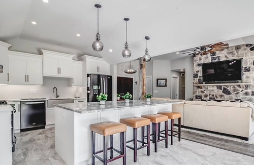 Lakeshore House | Modern Home- Hot Tub @ Sauna-Minutes from Wine Country