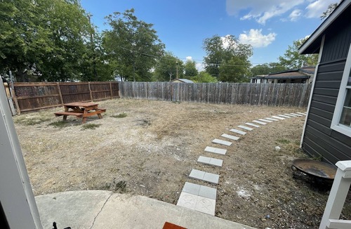 Shearer Hills - Ridgeview House | Modern Home in Central SA/10 min to Downtown! River Walk! The Alamo!