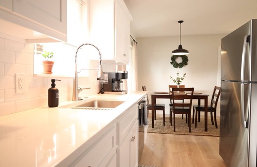 Brownstown Condo | Modern home in central Yakima