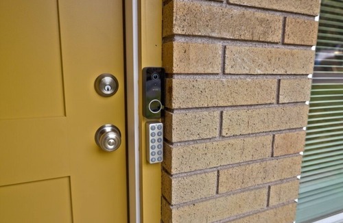 Brownstown Condo | Modern home in central Yakima