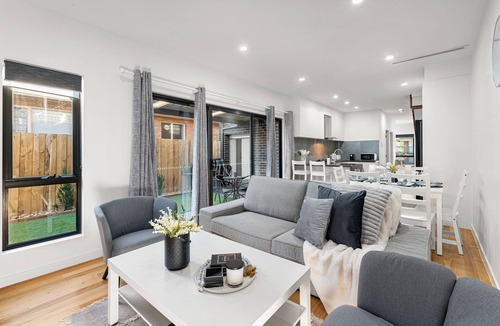 Fawkner House | Modern home in Fawkner