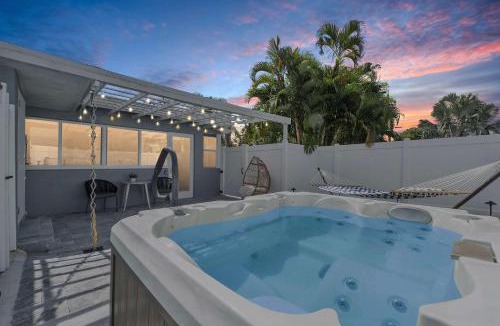 Oakland Park House | Modern Home in FTL Hot Tub & Dogs Welcome