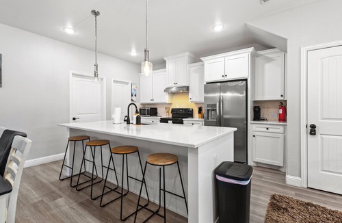 Grand Prairie House | Modern home in Grand Prairie near DFW