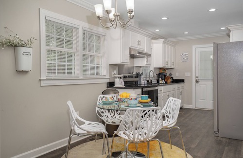 Rocky Mount House | Modern Home In PRIME location - King Bed/Spaciousnn