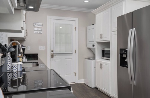 Rocky Mount House | Modern Home In PRIME location - King Bed/Spaciousnn