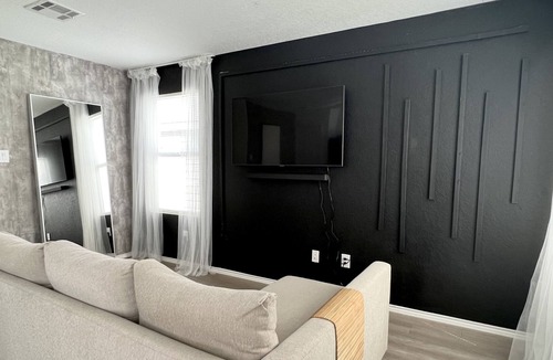 Bexar County House | Modern home in San Antonio