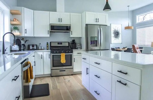 Woodfin House | Modern home - Mtn views - 4 miles to downtown AVL
