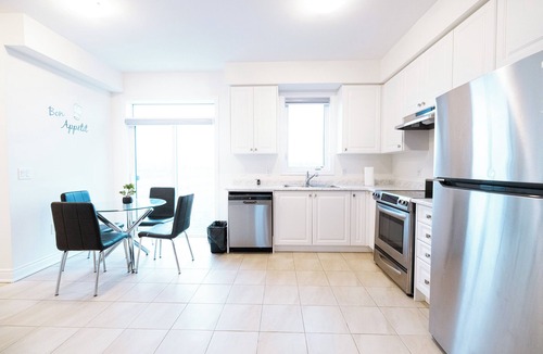 Wasaga Beach House | Modern home near Wasaga Beach
