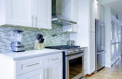 Hill East House | MODERN HOME NEAR CAPITOL HILL - Walk to METRO subway