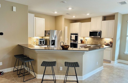 Del Valle House | Modern Home near Circuits of Americas COTA